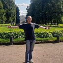 Знакомства: Илья, 32 года, Волхов
