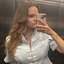 Знакомства: Ксения, 20 лет, Омск
